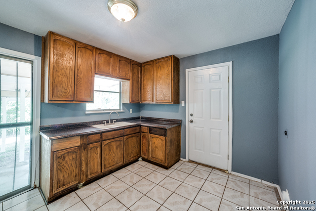 Listing photo id 2 for 523 Bangor  