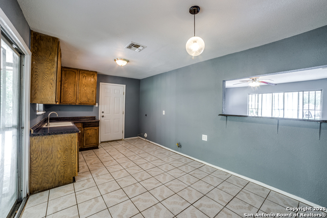 Listing photo id 4 for 523 Bangor  