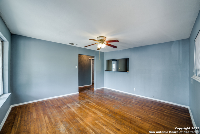 Listing photo id 6 for 523 Bangor  