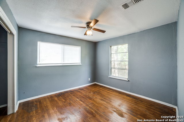 Listing photo id 7 for 523 Bangor  