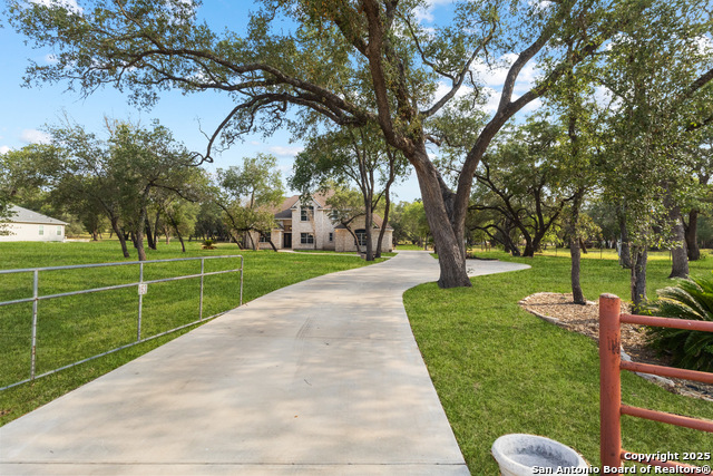 Listing photo id 0 for 537 Cr 6868 E