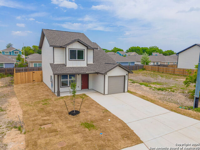 Details for 300 Martindale W, Seguin, TX 78155