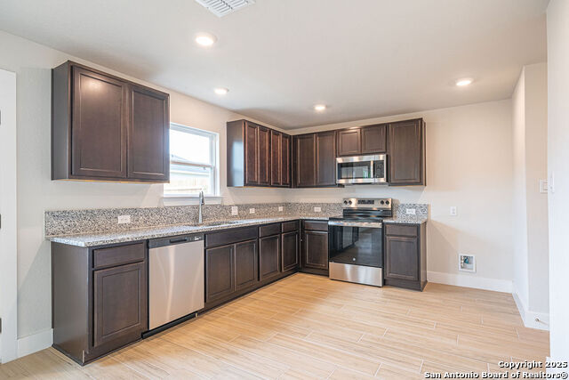 Image 14 of 34 For 300 Martindale W