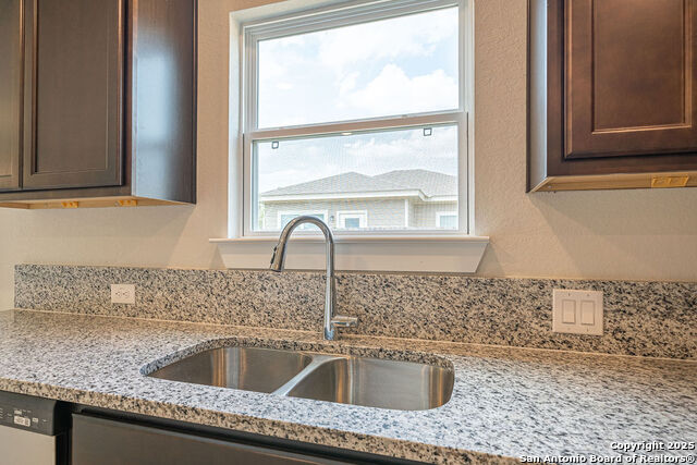 Image 16 of 34 For 300 Martindale W