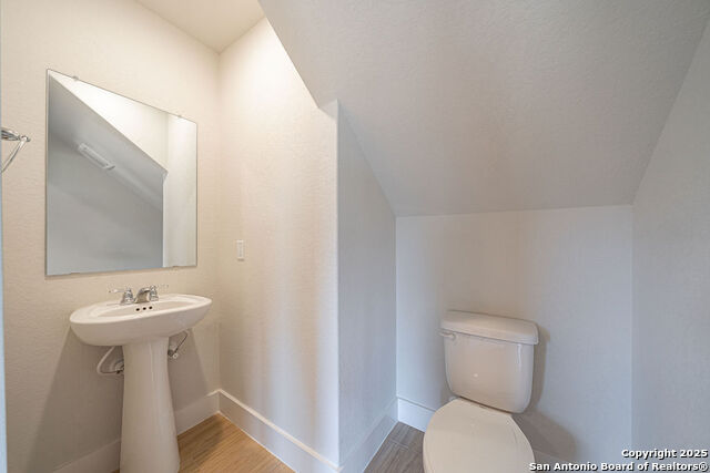 Image 19 of 34 For 300 Martindale W