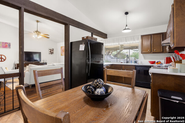 Listing photo id 9 for 5006 Las Campanas