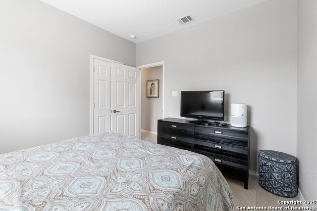 Image 18 of 33 For 422 42nd  