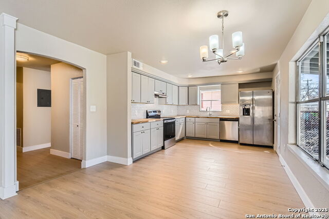 Listing photo id 8 for 143 Bradford