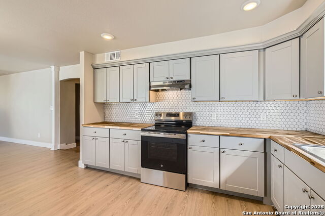 Listing photo id 12 for 143 Bradford