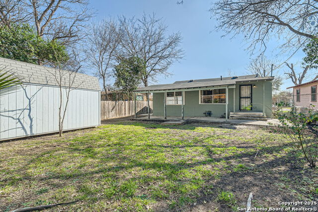 Listing photo id 24 for 143 Bradford