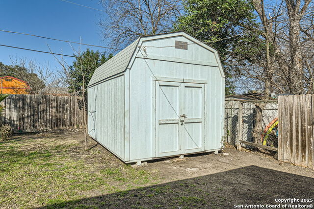 Listing photo id 25 for 143 Bradford