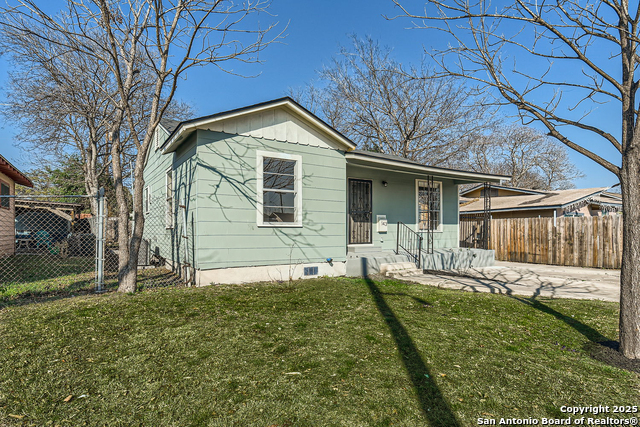 Listing photo id 1 for 143 Bradford