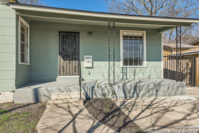 Listing photo id 2 for 143 Bradford
