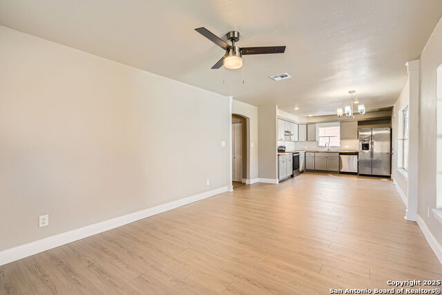 Listing photo id 7 for 143 Bradford