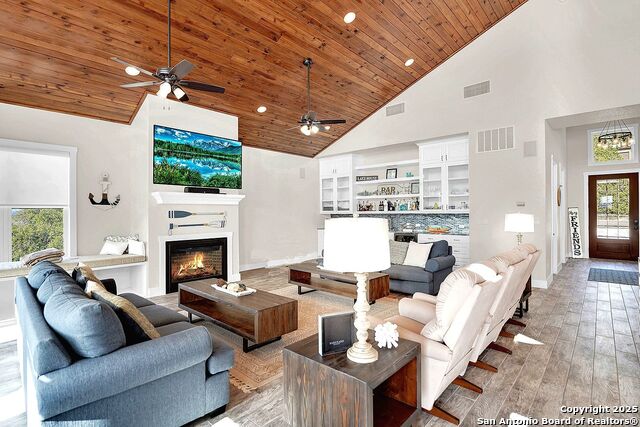 Image 2 of 24 For 1447 Tamarack