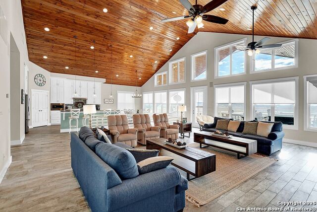 Image 3 of 24 For 1447 Tamarack