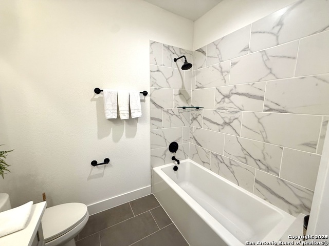 Image 10 of 12 For 808 Carson St E 102