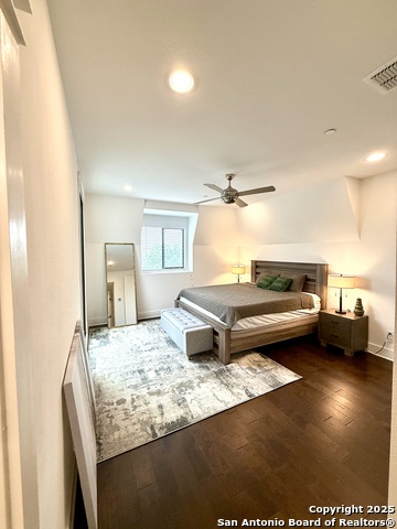 Image 7 of 12 For 808 Carson St E 102