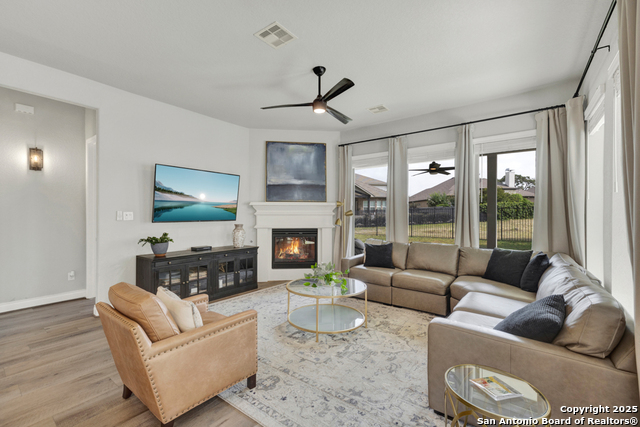 Image 17 of 76 For 562 Orchard Way
