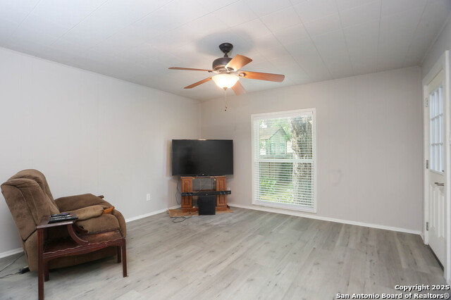 Image 10 of 18 For 551 Mayfield E