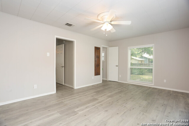 Image 11 of 18 For 551 Mayfield E