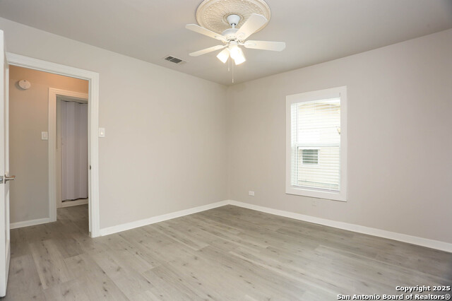 Image 13 of 18 For 551 Mayfield E