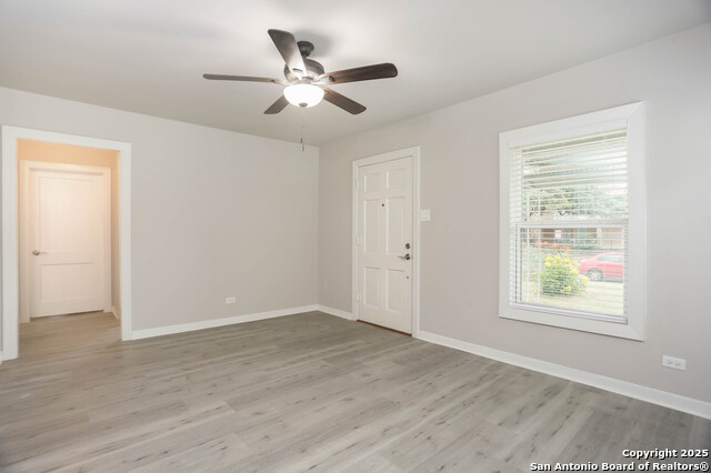Image 15 of 18 For 551 Mayfield E