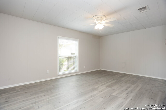Image 16 of 18 For 551 Mayfield E