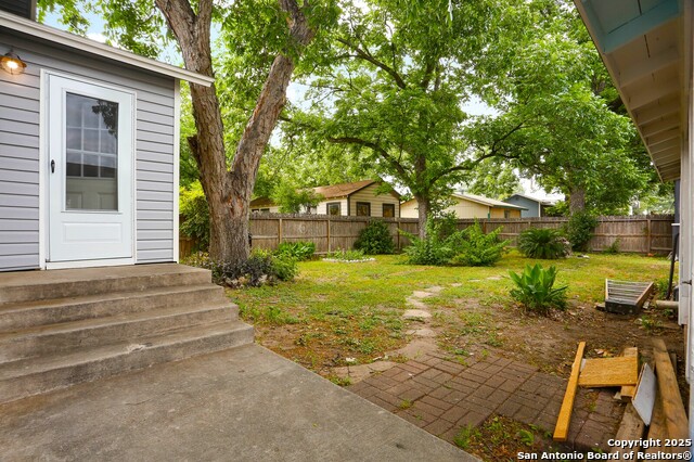 Image 17 of 18 For 551 Mayfield E