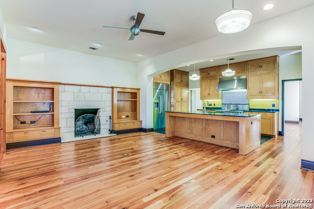 Listing photo id 9 for 2 Laurel Pl