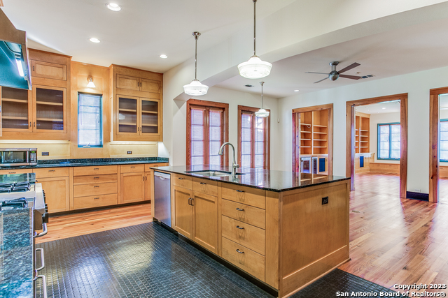Listing photo id 11 for 2 Laurel Pl