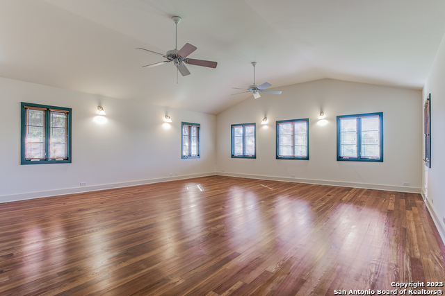 Listing photo id 17 for 2 Laurel Pl