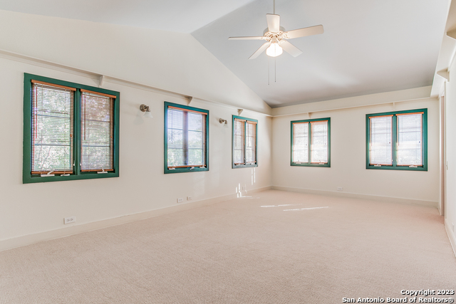 Listing photo id 19 for 2 Laurel Pl