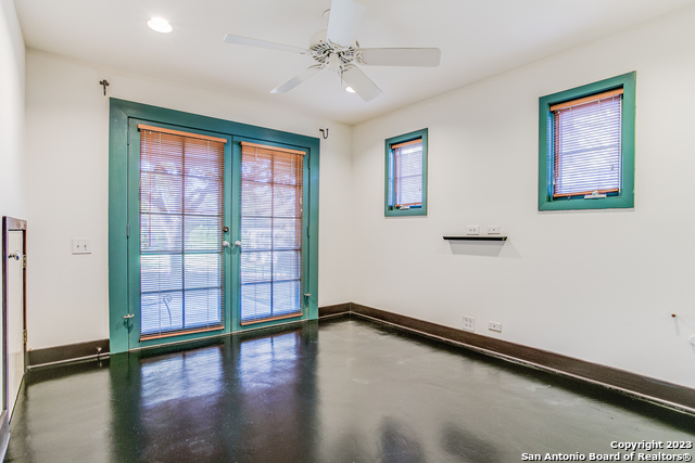 Listing photo id 22 for 2 Laurel Pl