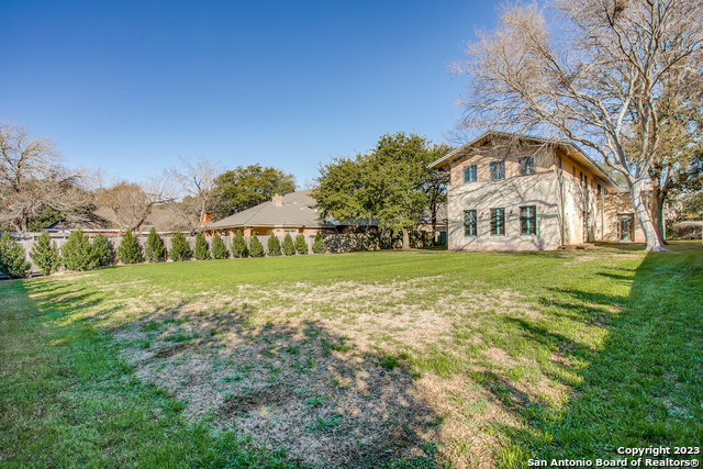 Listing photo id 23 for 2 Laurel Pl