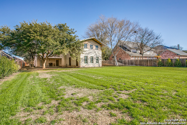 Listing photo id 24 for 2 Laurel Pl
