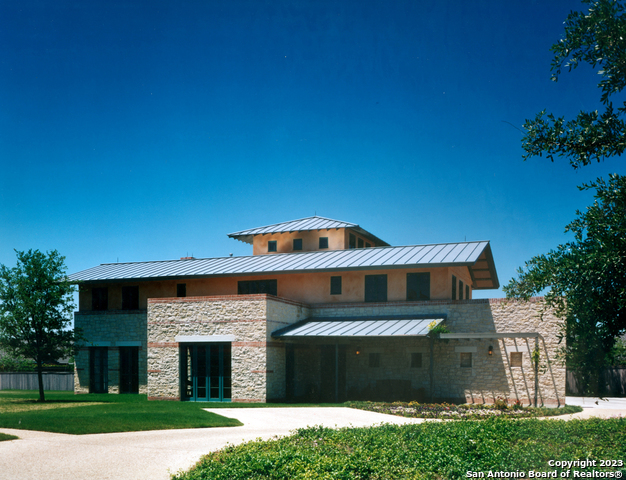 Listing photo id 1 for 2 Laurel Pl