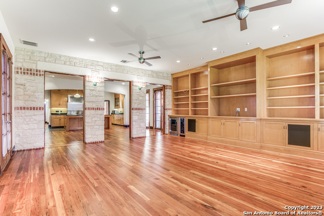 Listing photo id 4 for 2 Laurel Pl