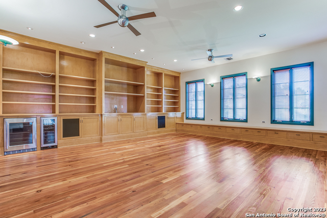 Listing photo id 7 for 2 Laurel Pl