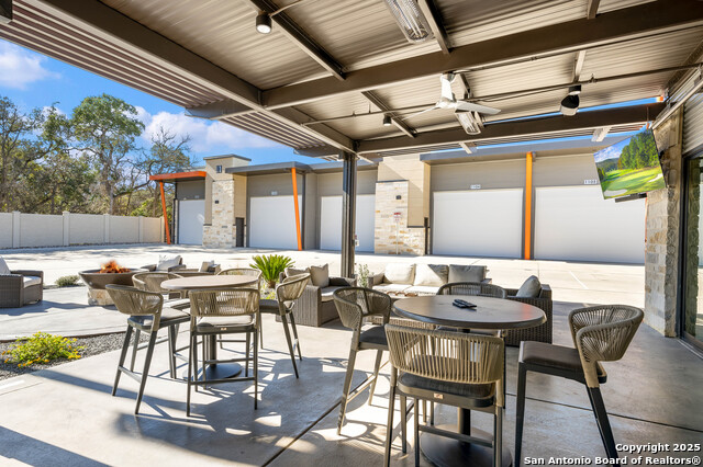 Listing photo id 22 for 7231 Stonewall Bend  3112