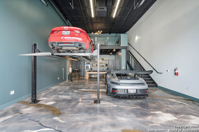 Listing photo id 2 for 7231 Stonewall Bend  3112