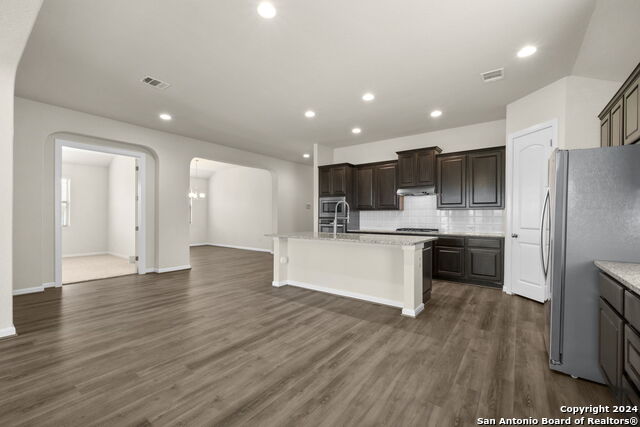 Listing photo id 11 for 6595 Mason Vly