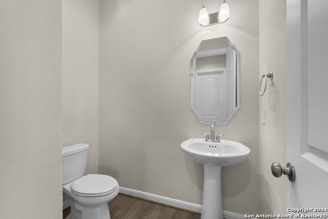 Listing photo id 23 for 6595 Mason Vly