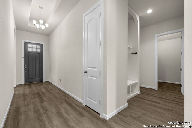 Listing photo id 4 for 6595 Mason Vly