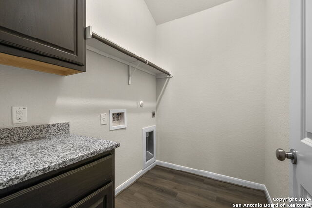 Listing photo id 5 for 6595 Mason Vly