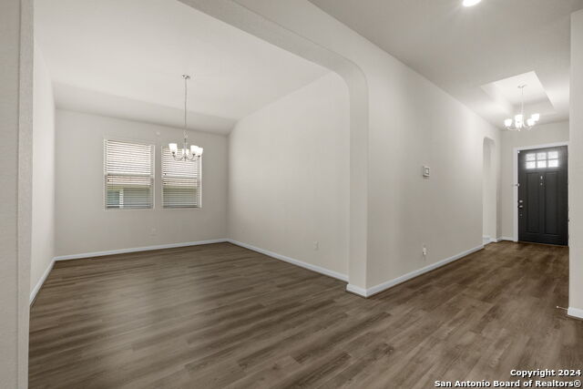 Listing photo id 6 for 6595 Mason Vly