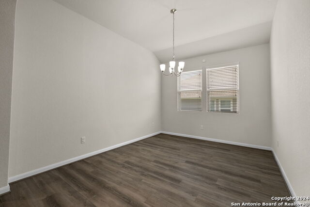 Listing photo id 7 for 6595 Mason Vly