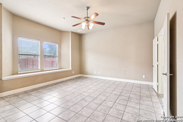 Listing photo id 14 for 5514 Waldon Walk