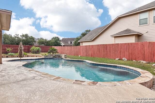 Listing photo id 0 for 5514 Waldon Walk
