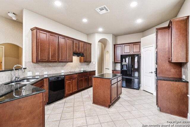 Listing photo id 4 for 5514 Waldon Walk